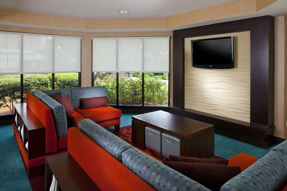 Sonesta Es Convention Center 3*