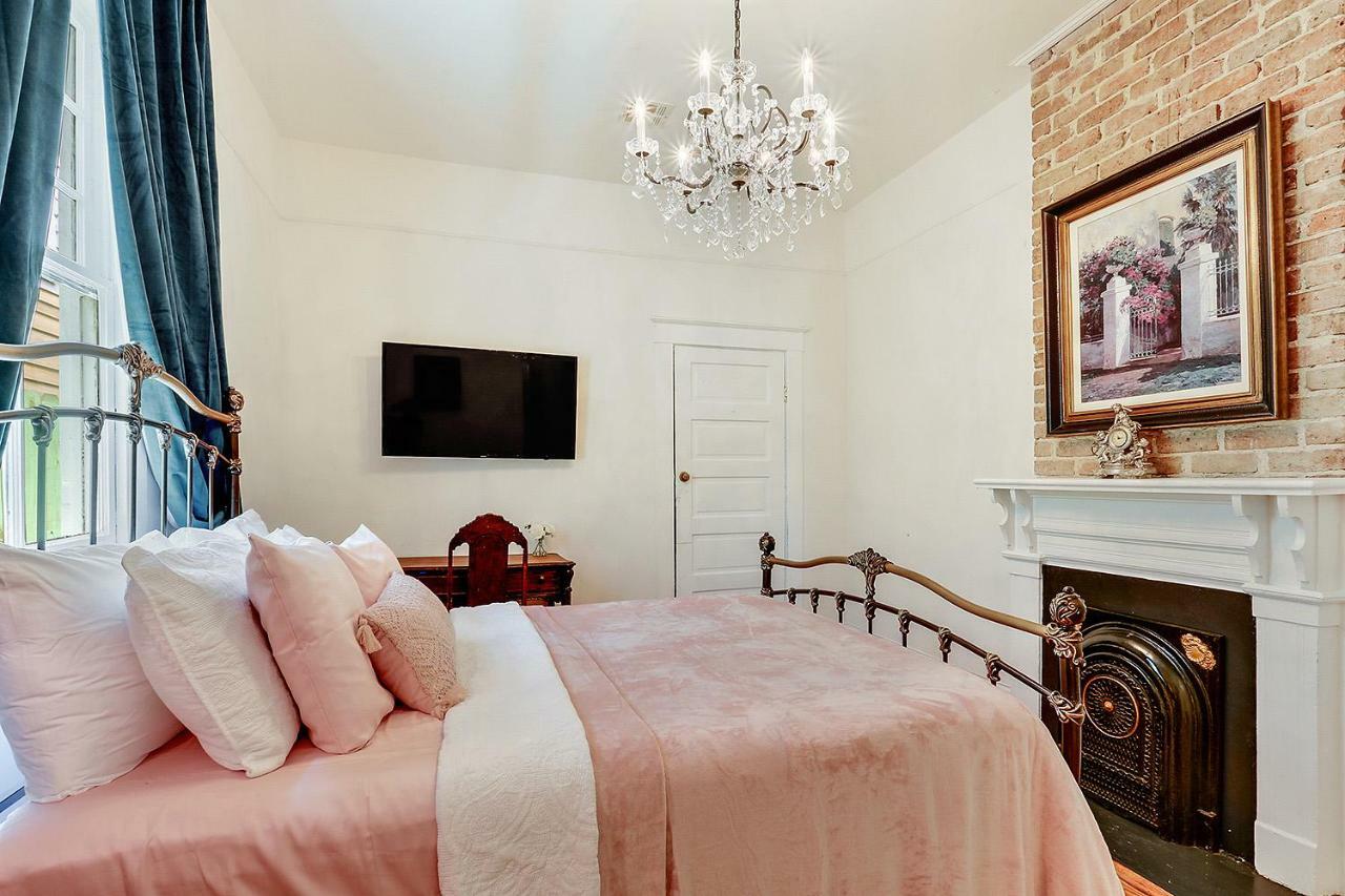 Elegant Renovated House With Relaxing Courtyard - Near Fq Holiday home *