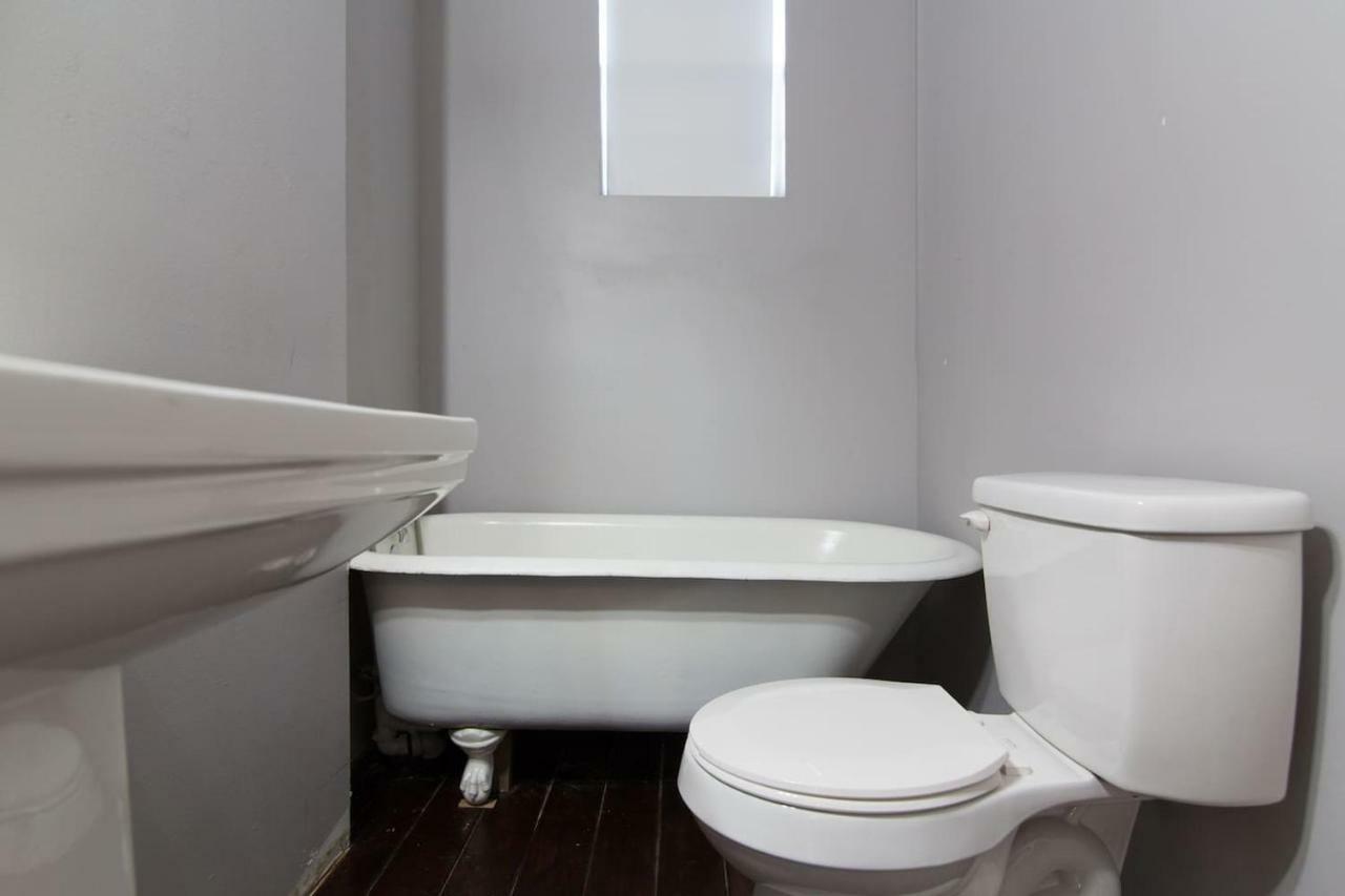 Modern 2 Blocks From Quarters