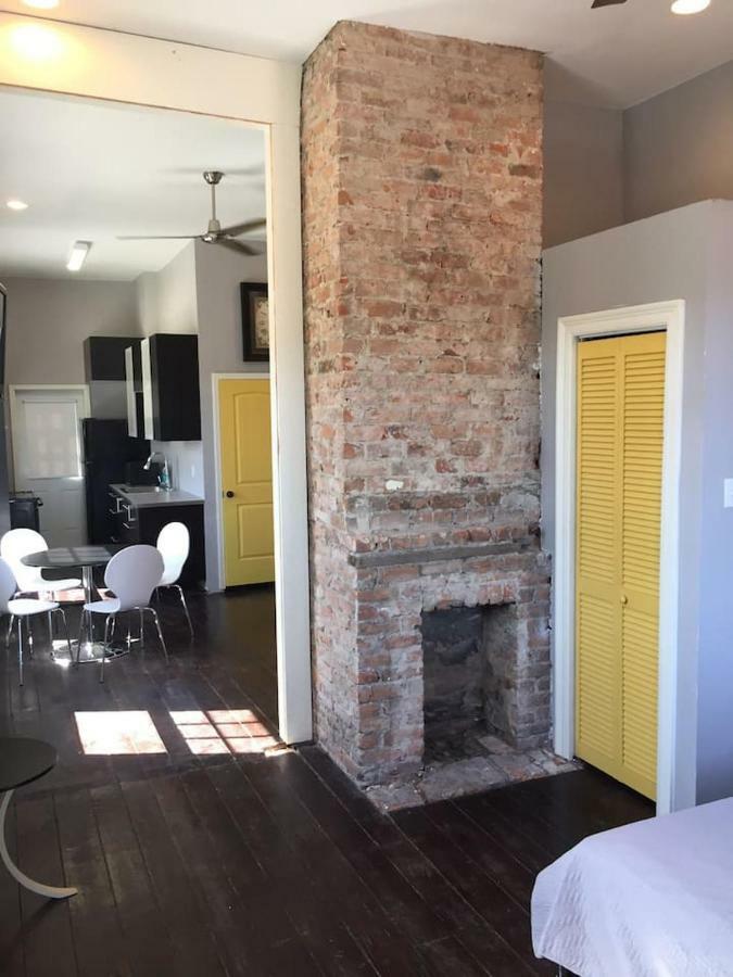 Modern 2 Blocks From Quarters *