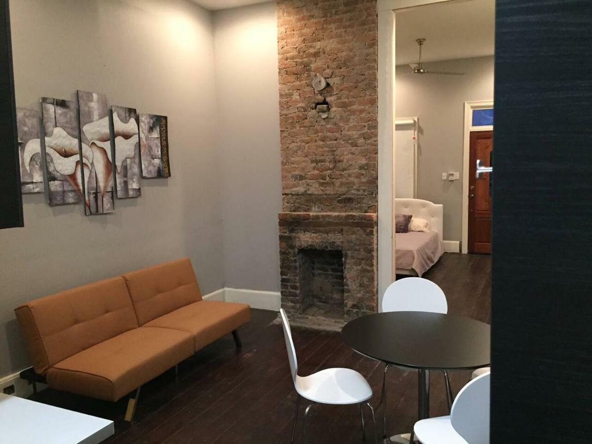 Apartment Modern 2 Blocks From Quarters *