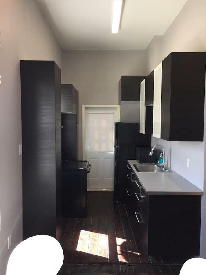 Apartment Modern 2 Blocks From Quarters *