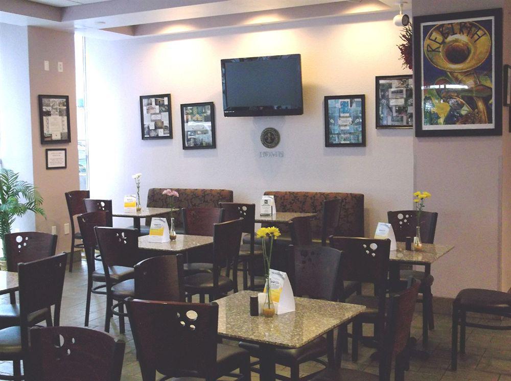 Moxy Downtown/french Quarter Area Hotel