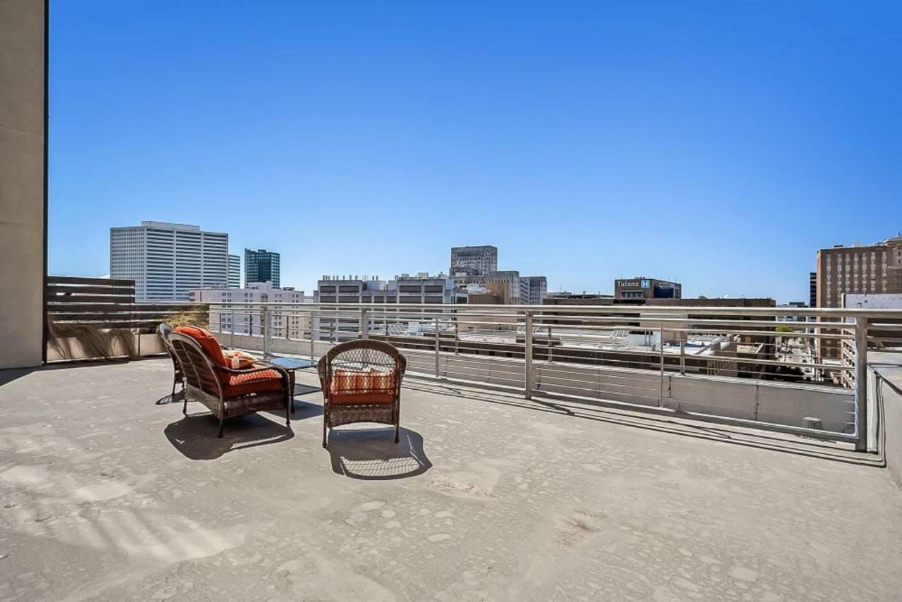 2 Bedroom Elegant In Downtown Apartment