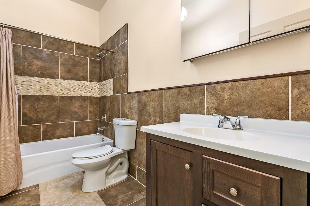 Modern 4br 5min Drive To Fq Apartment