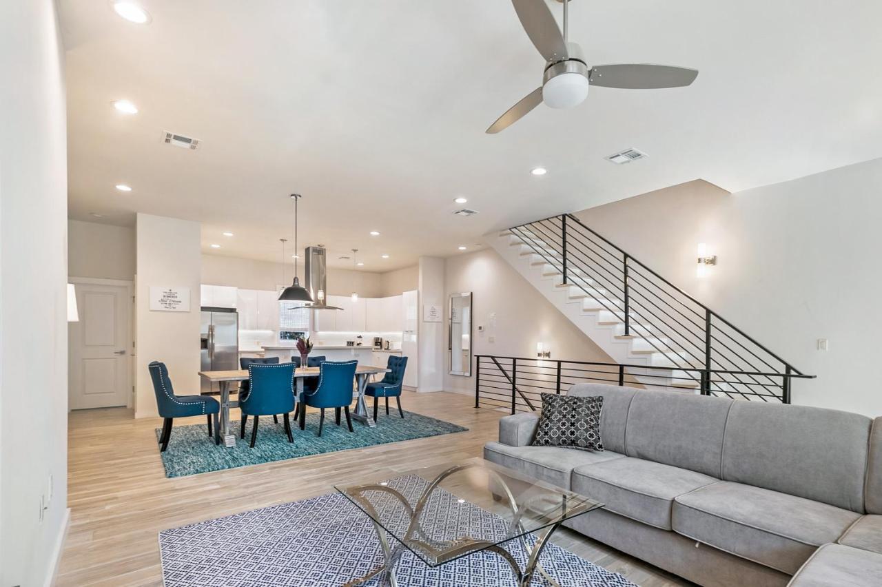 Townhouse Near Attractions *