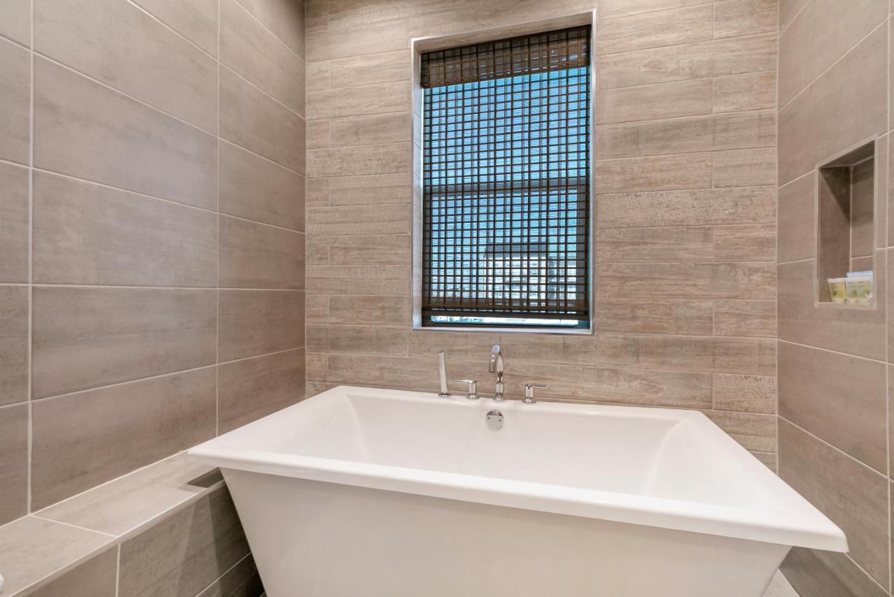 Spacious 4br W Pool & Parking !!! Holiday home