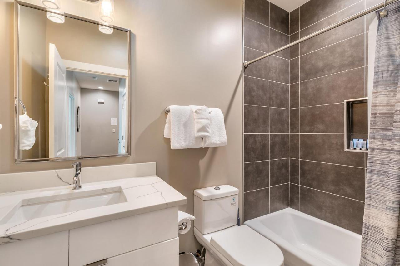 Spacious 4br W Pool & Parking !!! New Orleans