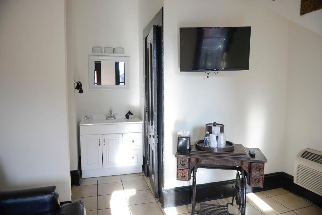 Frenchmen New Orleans