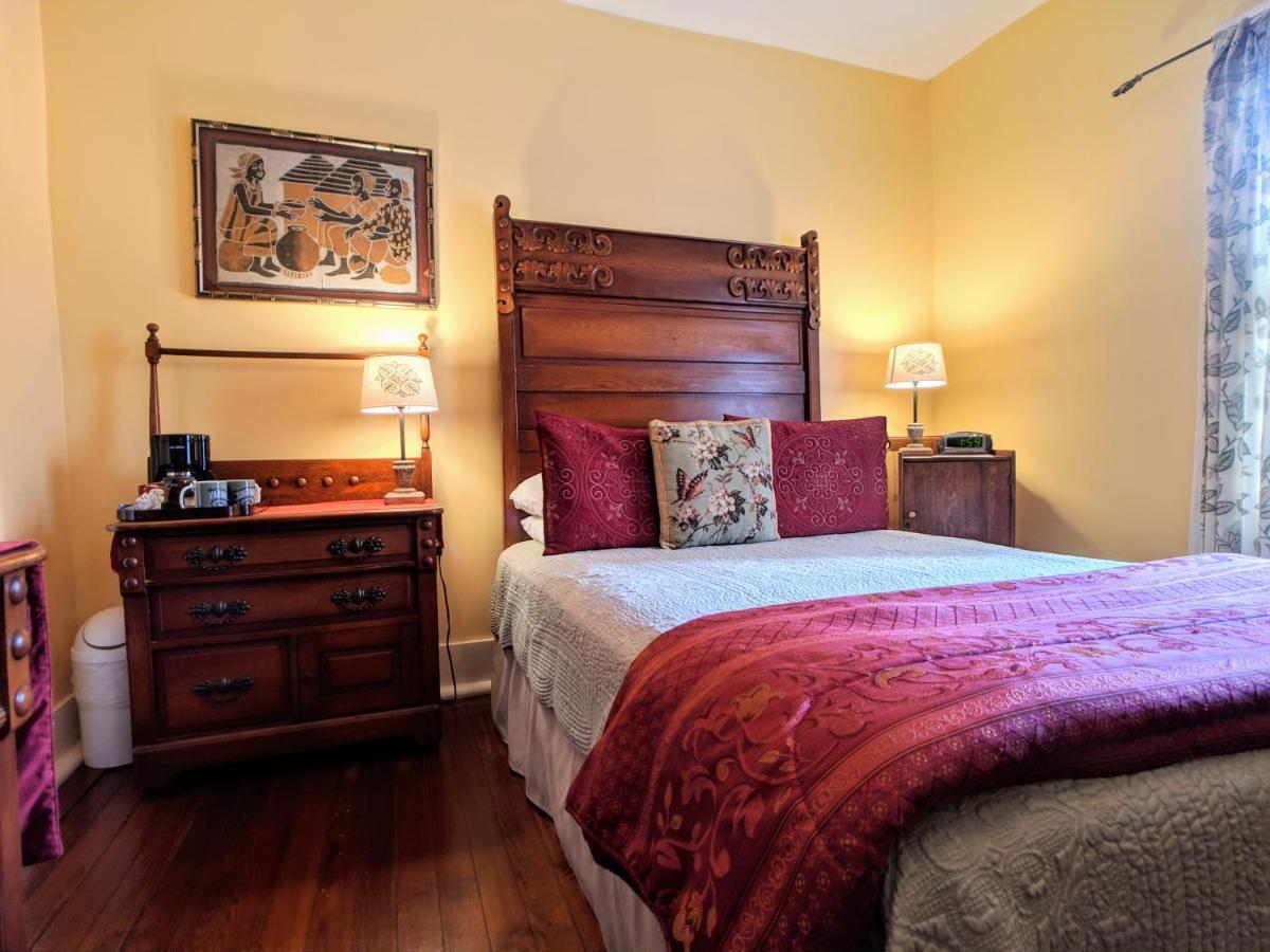 Bed & Breakfast Parisian Courtyard New Orleans