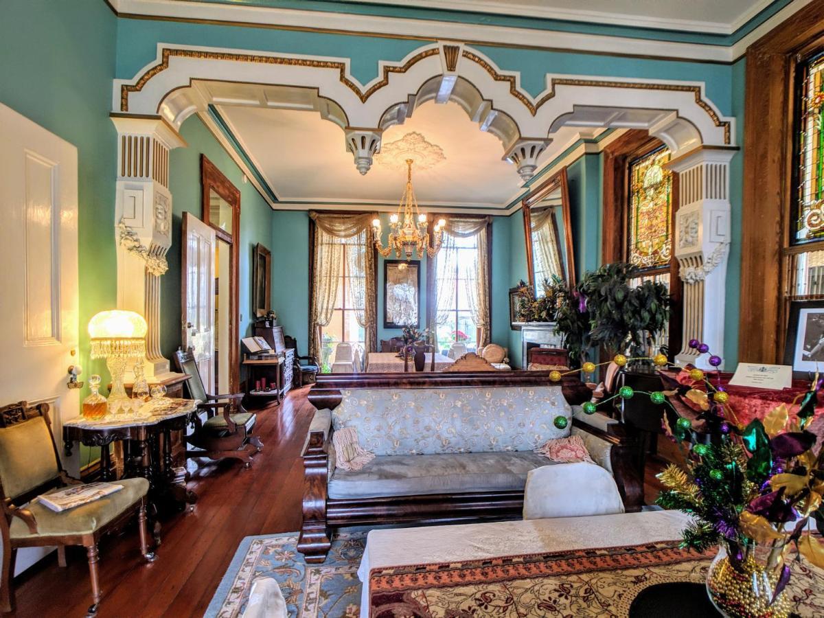 Parisian Courtyard 3*