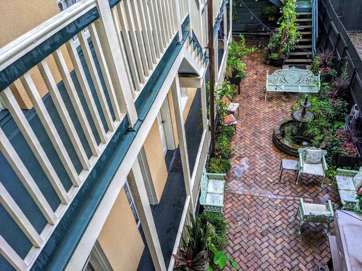 Parisian Courtyard 3*