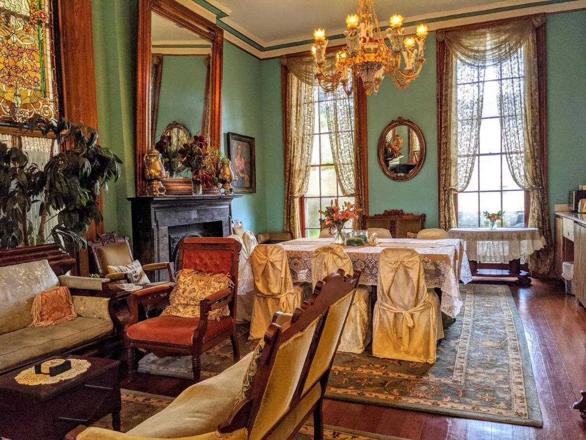 Bed & Breakfast Parisian Courtyard New Orleans