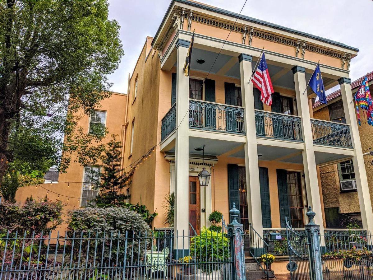 Bed & Breakfast Parisian Courtyard