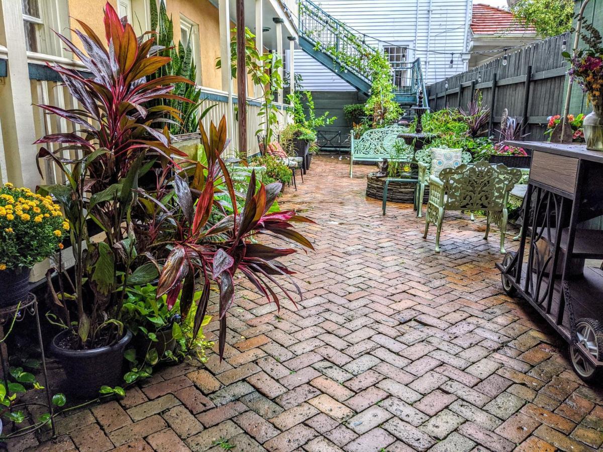 Parisian Courtyard 3*