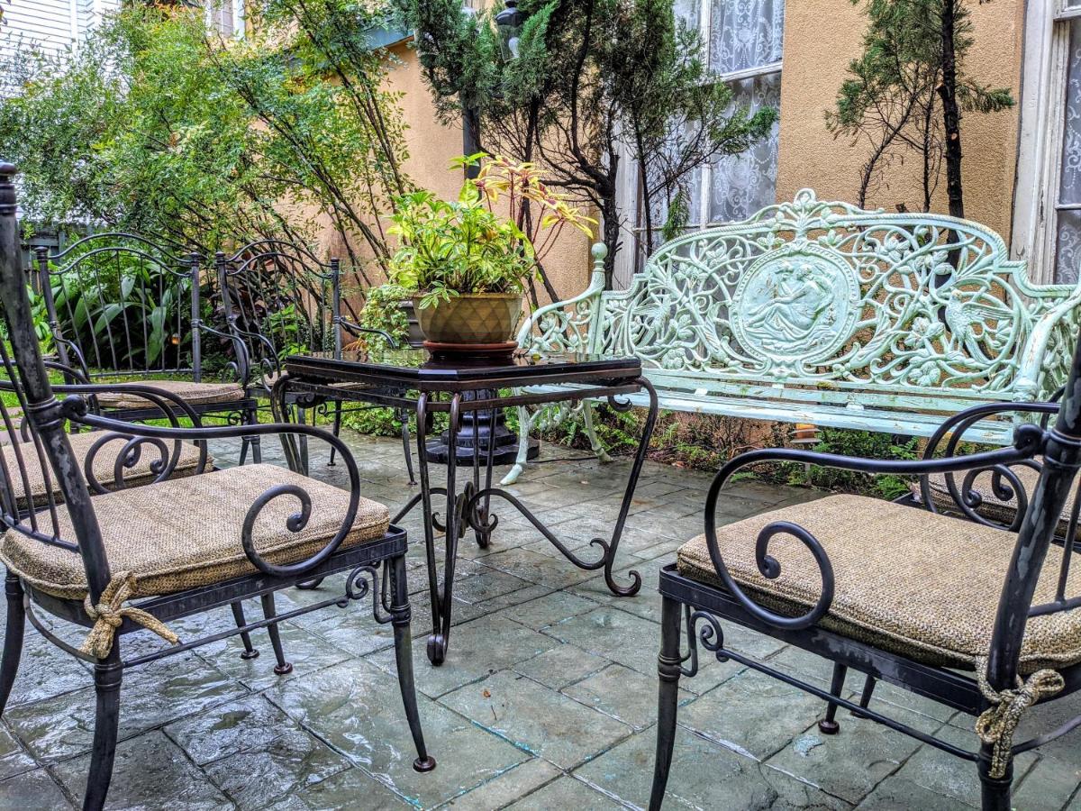 Bed & Breakfast Parisian Courtyard New Orleans