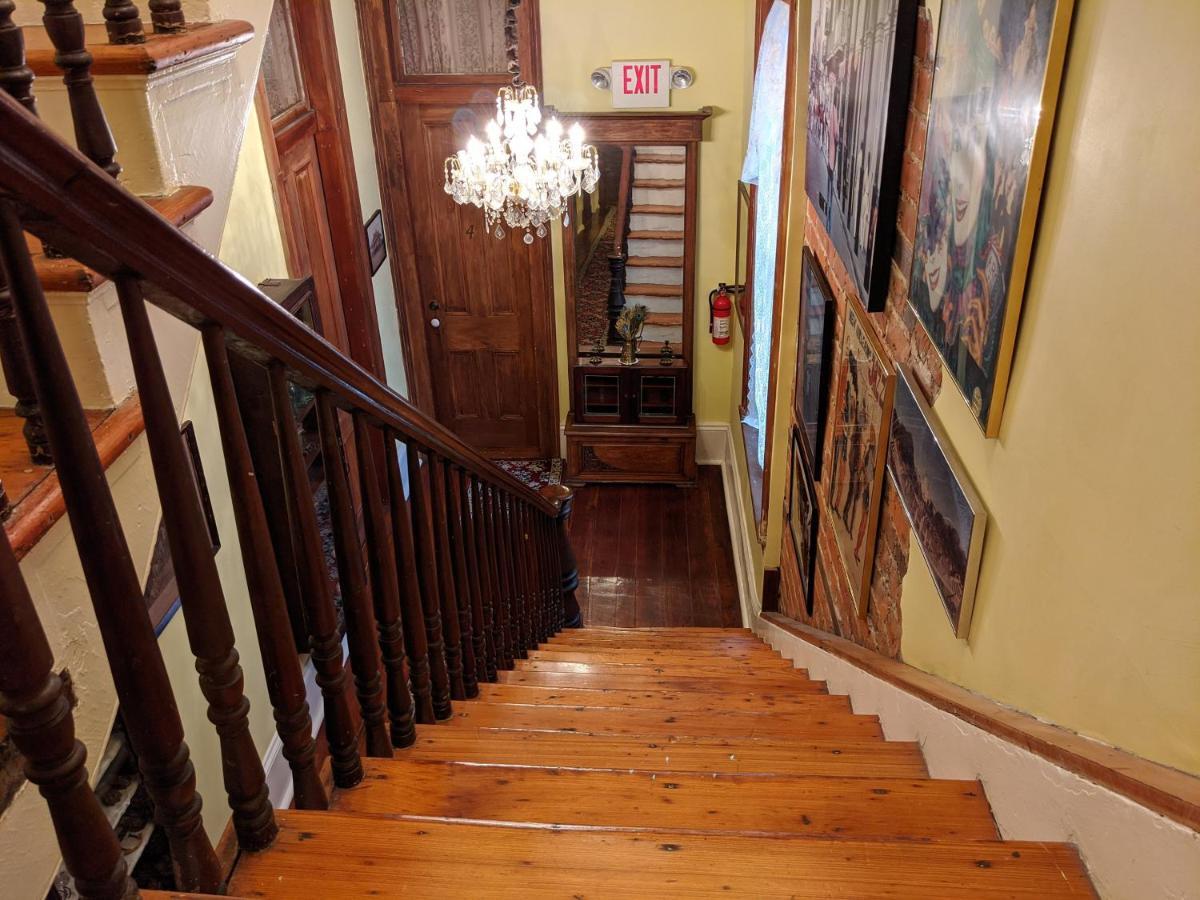 Parisian Courtyard New Orleans