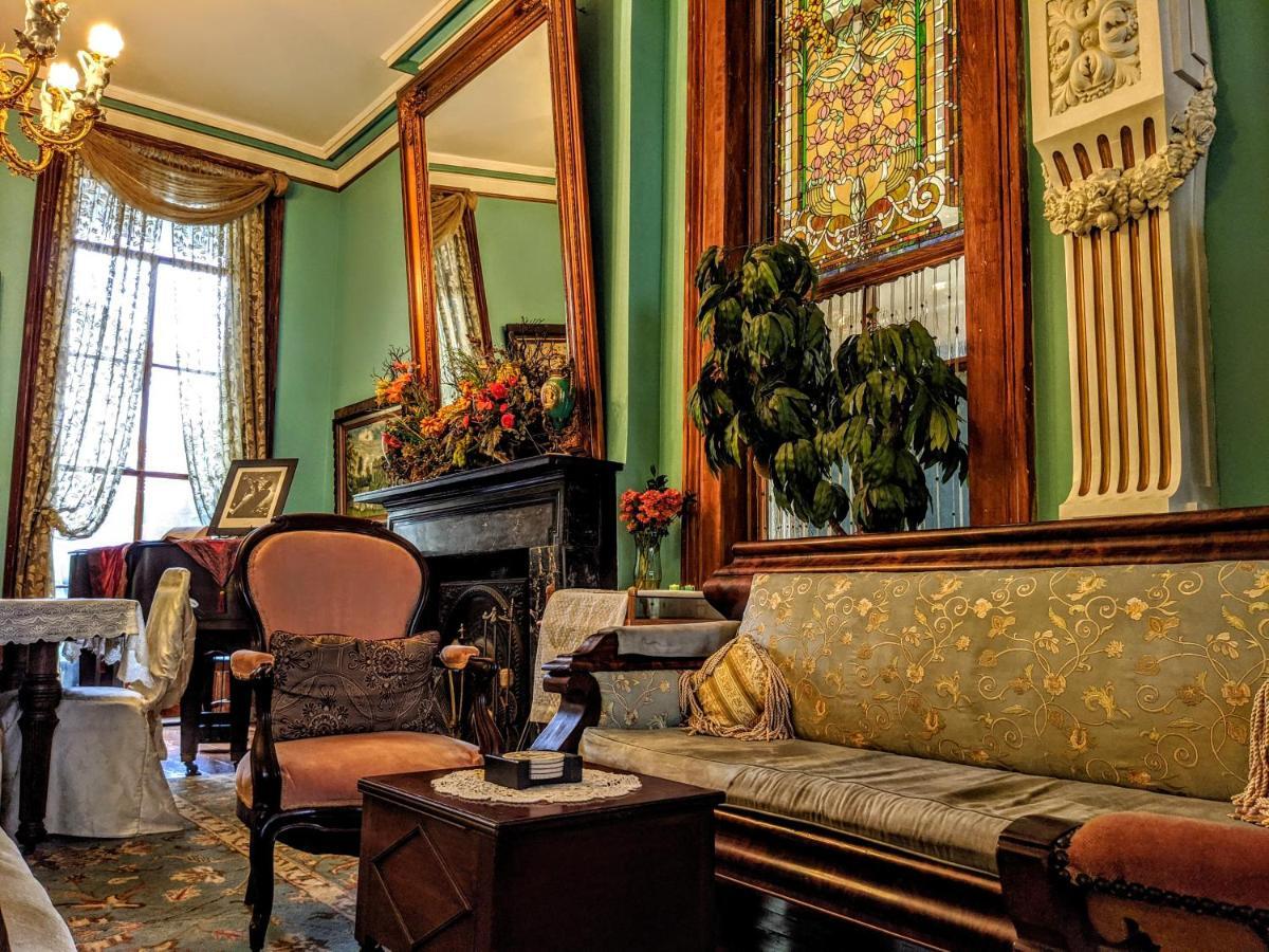 Parisian Courtyard 3* New Orleans