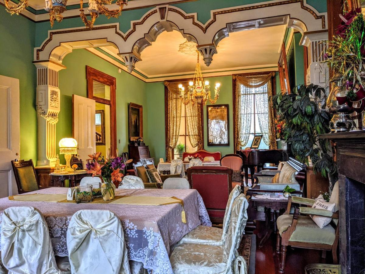 Parisian Courtyard New Orleans