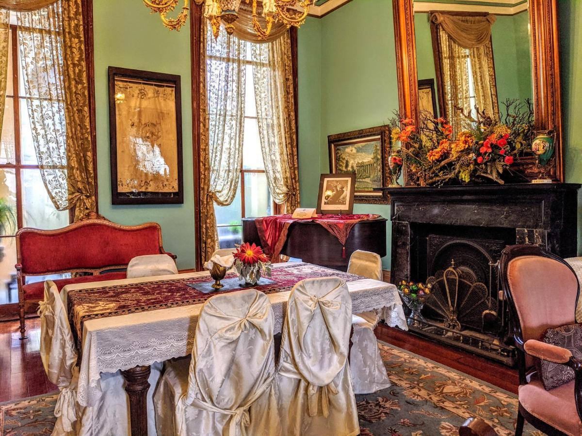 Bed & Breakfast Parisian Courtyard New Orleans