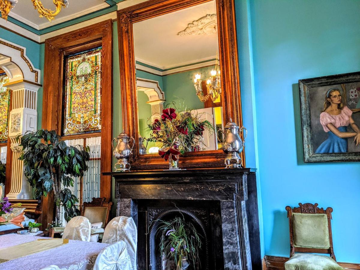 Parisian Courtyard 3*