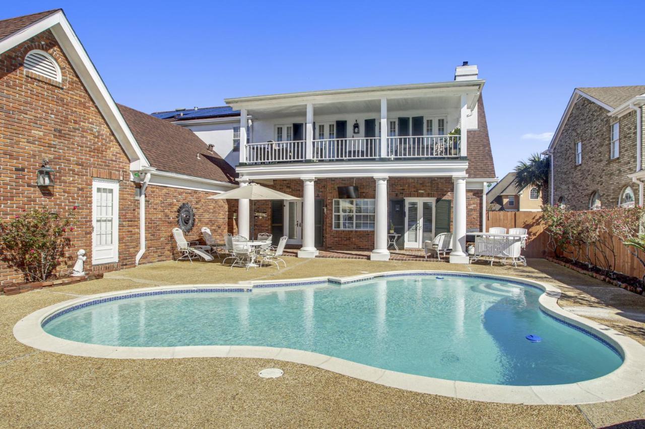 Lovely Only 15mins From Downtown Nola *