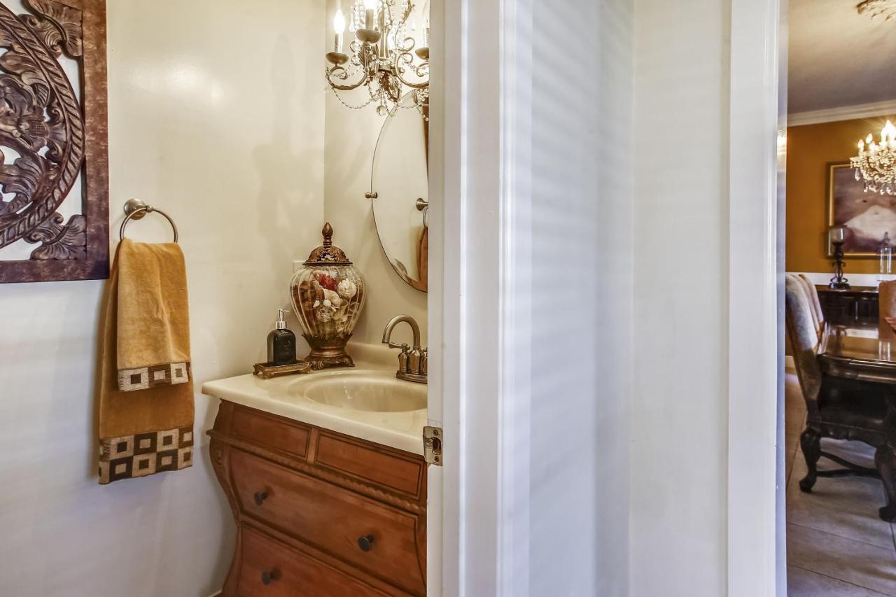 Lovely Only 15mins From Downtown Nola Holiday home New Orleans